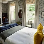 Warwick Hall 4*