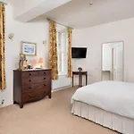 Warwick Hall Bed & Breakfast
