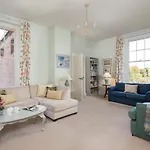 Bed & Breakfast Warwick Hall