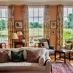 Warwick Hall Bed & Breakfast 4*