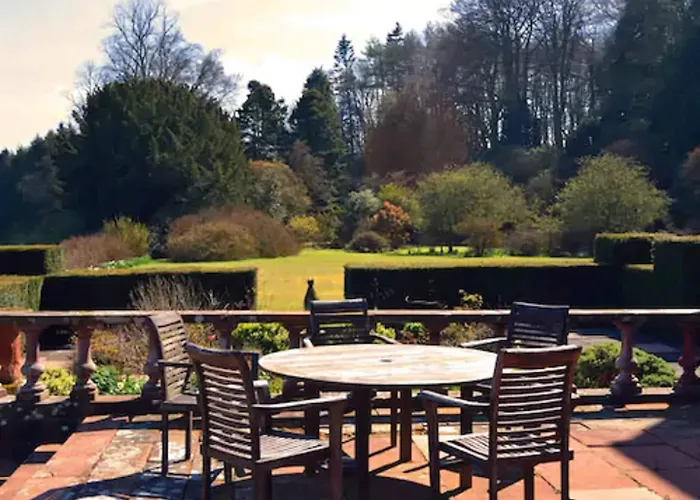 Warwick Hall Bed and breakfast