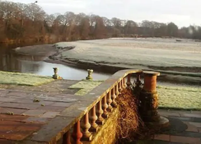 Warwick Hall Bed and breakfast 4*