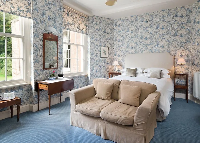 Warwick Hall Bed and breakfast