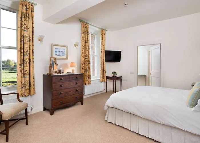 Warwick Hall Bed and breakfast