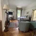 Warwick Hall Bed and breakfast 4*