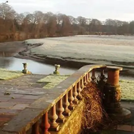 Warwick Hall Bed & Breakfast 4*