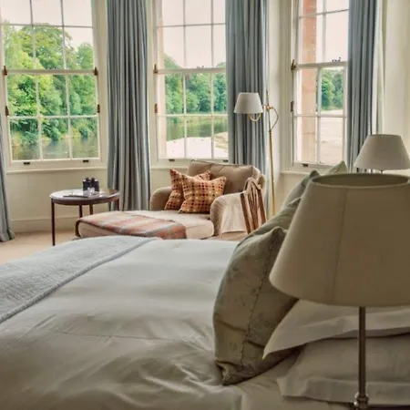 Bed & Breakfast Warwick Hall 4*