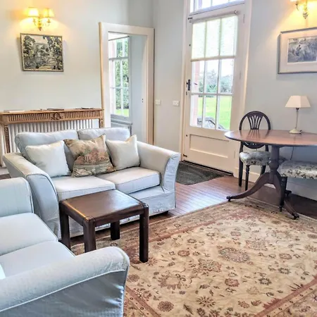 Bed & Breakfast Warwick Hall 4*