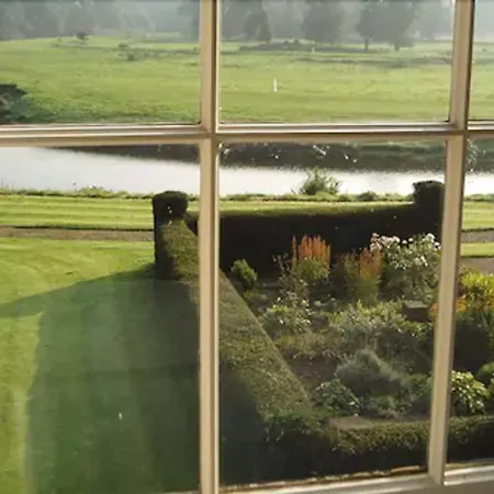 Bed & Breakfast Warwick Hall 4*