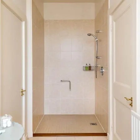 Warwick Hall Bed & Breakfast 4*