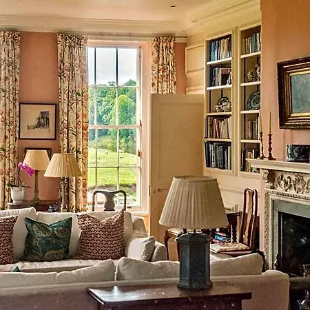 Warwick Hall Отель типа 