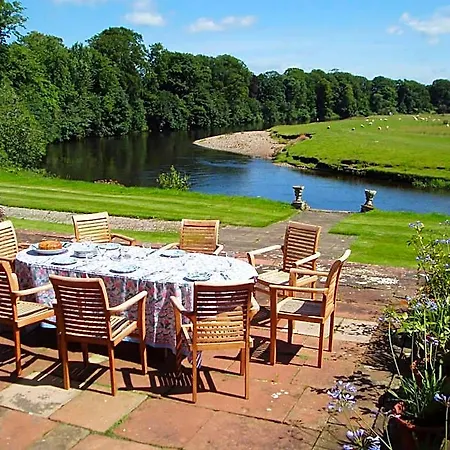 Warwick Hall 4*