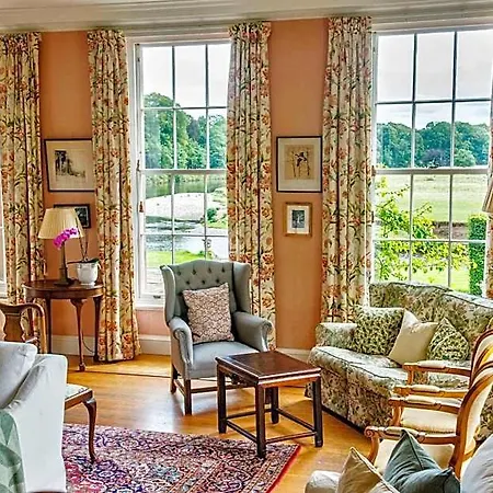 Warwick Hall 4*