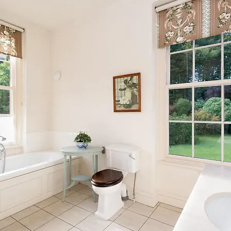 Warwick Hall Bed & Breakfast 3*