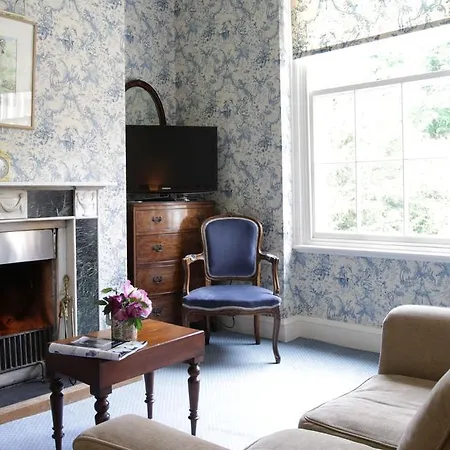 Warwick Hall 4*