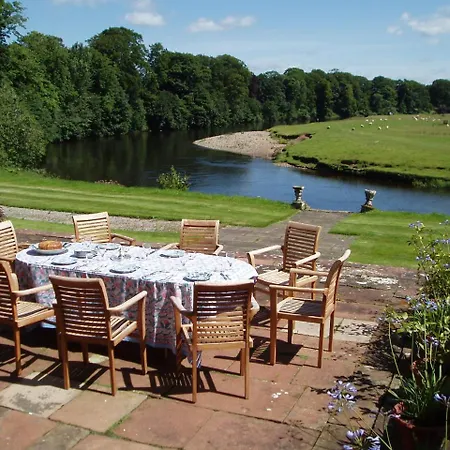 Warwick Hall 3*
