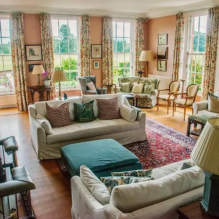 Warwick Hall Bed & Breakfast 3*