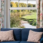 Warwick Hall 4*