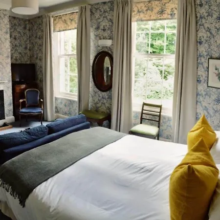 Warwick Hall 4*