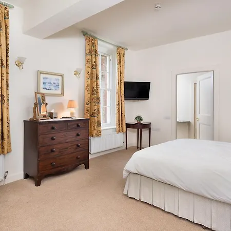 Warwick Hall Bed & Breakfast