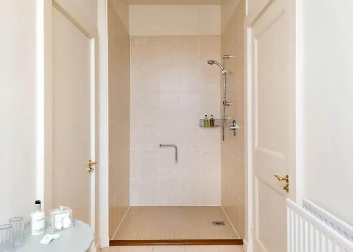 Warwick Hall فندق مبيت وإفطار 4*